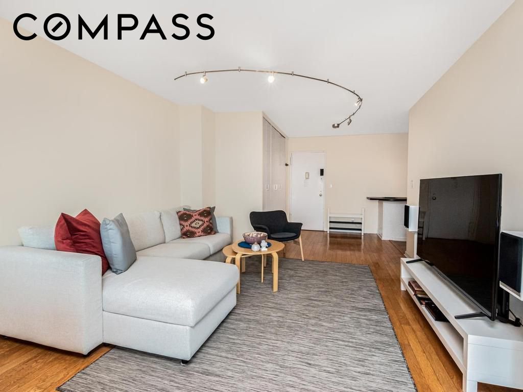5800 Arlington Avenue, Unit 19O photo 6