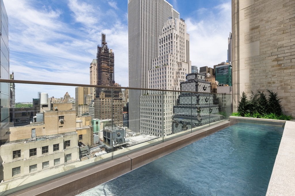 730 Fifth Avenue, Unit 18B