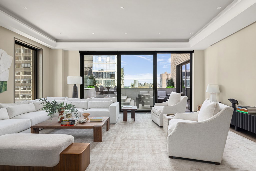 730 Fifth Avenue, Unit 18B photo 2