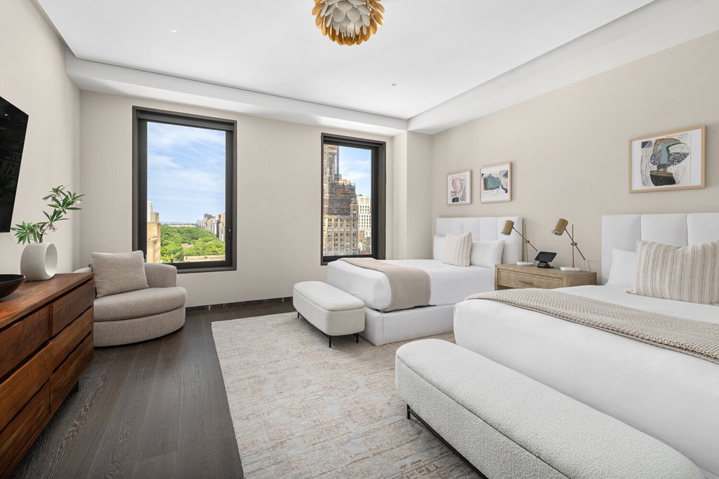 730 Fifth Avenue, Unit 18B photo 10