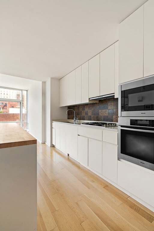 425 West 53rd Street, Unit 706 photo 3