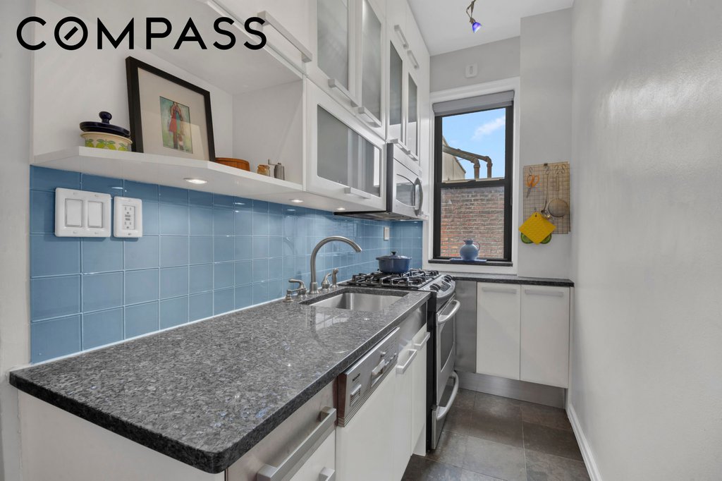 265 Riverside Drive, Unit 10G photo 6
