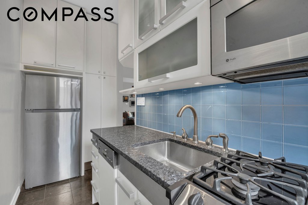 265 Riverside Drive, Unit 10G photo 7