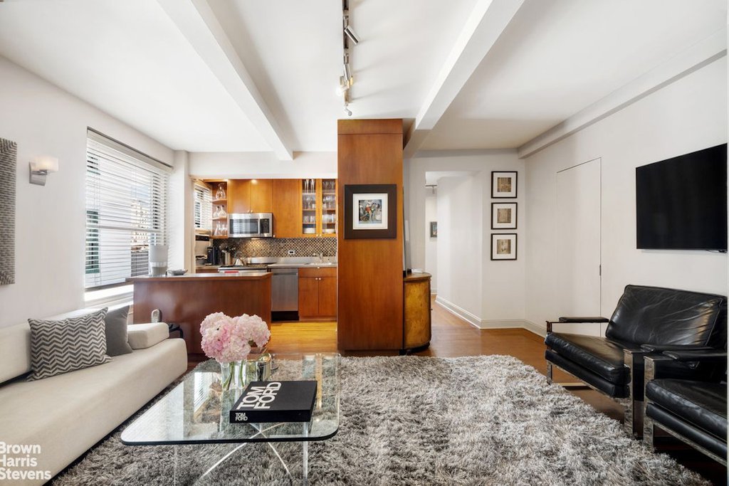 325 West 45th Street, Unit 916