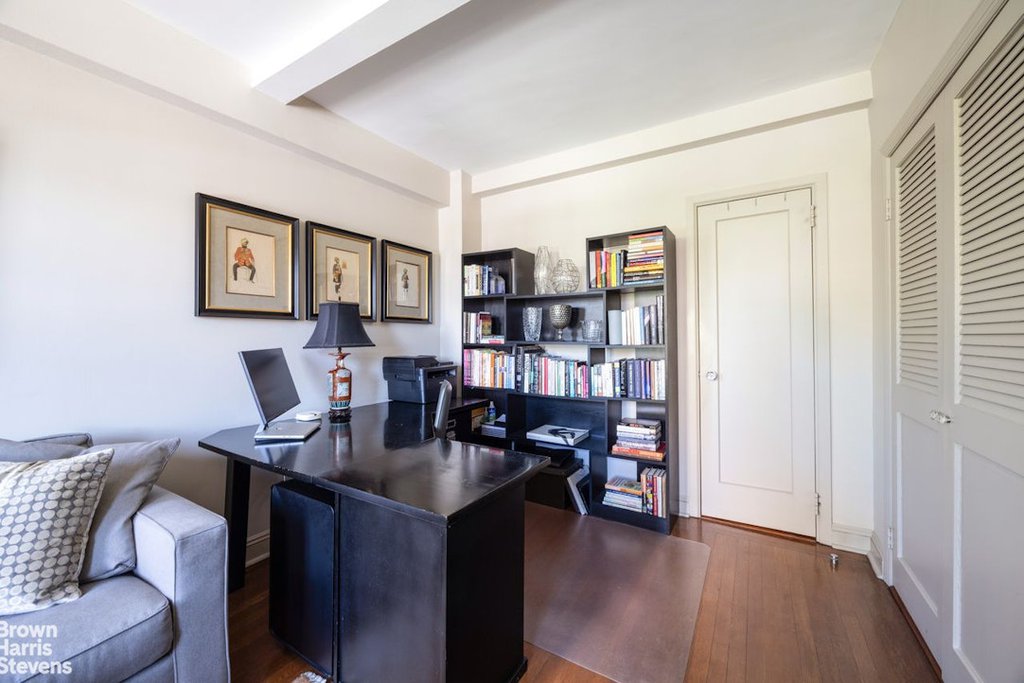 325 West 45th Street, Unit 916 photo 9