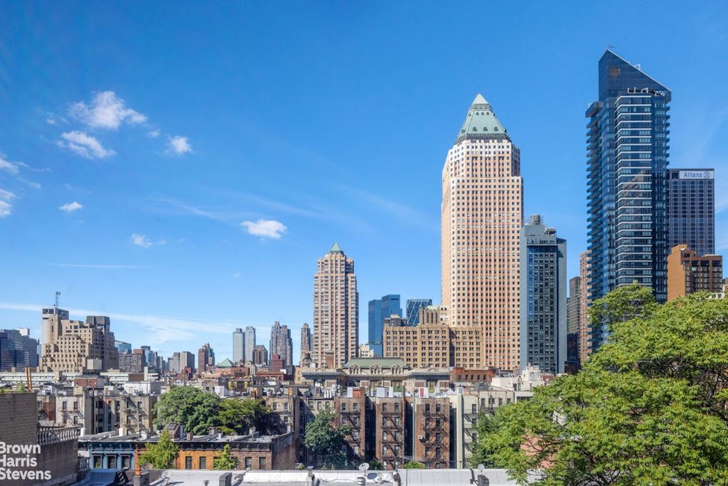 325 West 45th Street, Unit 916 photo 10