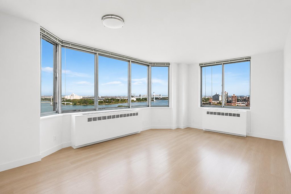 1735 York Avenue, Unit 33B photo 2