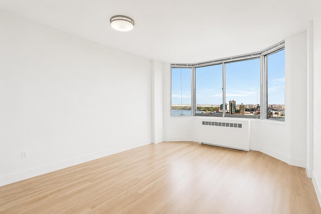 1735 York Avenue, Unit 33B photo 4