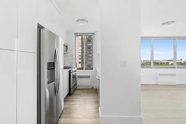 1735 York Avenue, Unit 33B photo 5