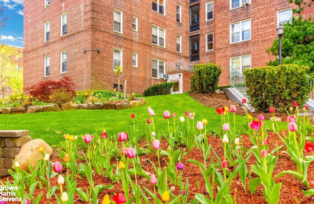5645 Netherland Avenue, Unit 6A photo 3