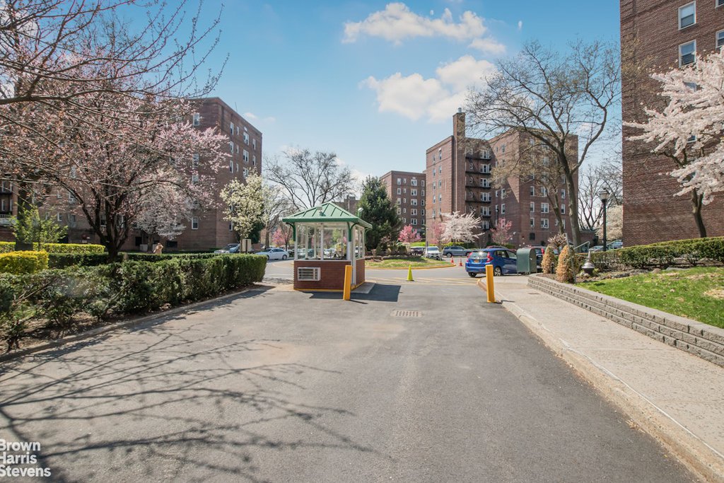 5645 Netherland Avenue, Unit 6A photo 13