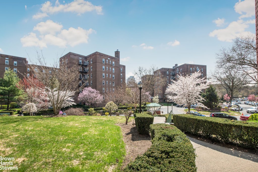 5645 Netherland Avenue, Unit 6A photo 14