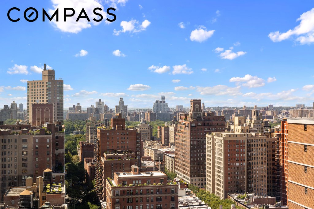 200 East 94th Street, Unit 2915 photo 3