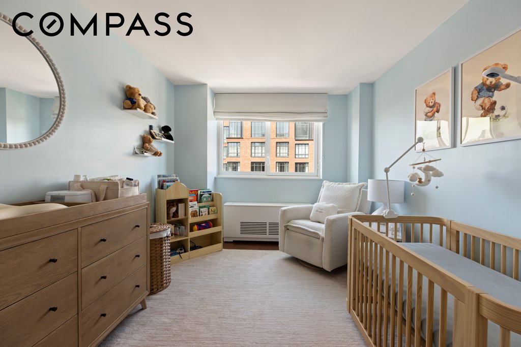 200 East 94th Street, Unit 2915 photo 9