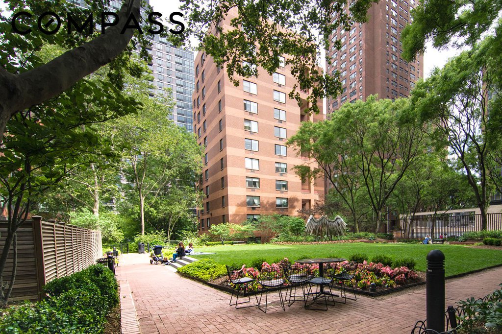 200 East 94th Street, Unit 2915 photo 17