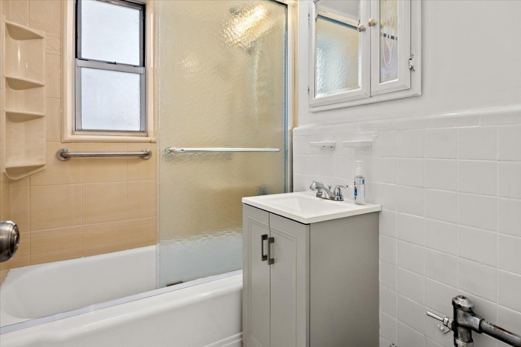 81-15 35th Avenue, Unit 6B photo 12