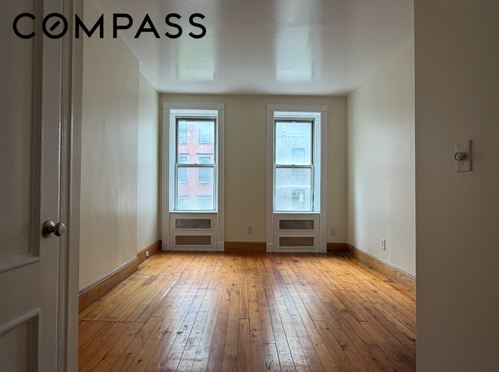457 West 35th Street, Unit 4E photo 2