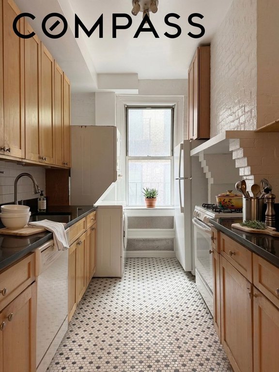 457 West 35th Street, Unit 4E photo 8