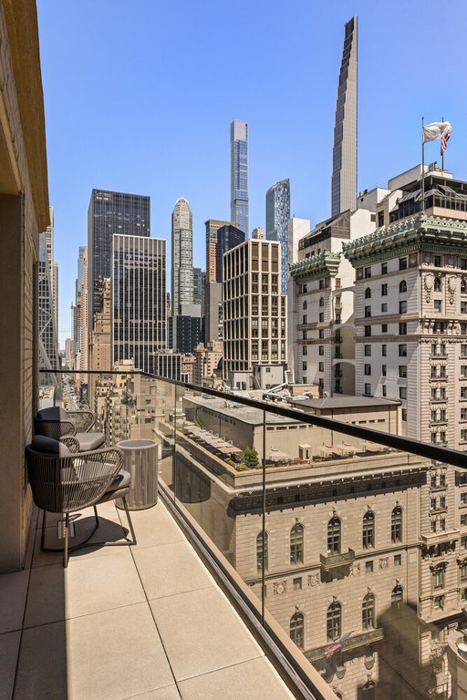 685 Fifth Avenue, Unit 19C photo 3