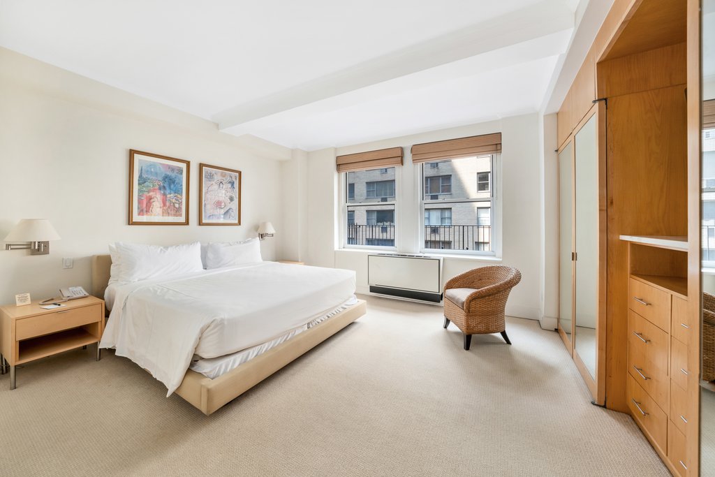 111 East 56th Street, Unit 1206 photo 4