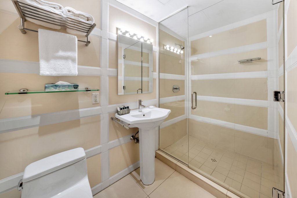 111 East 56th Street, Unit 1206 photo 5
