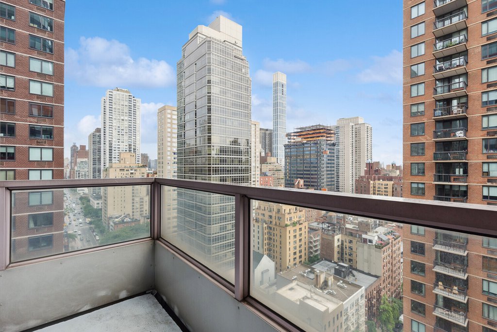 250 East 54th Street, Unit 21D photo 2