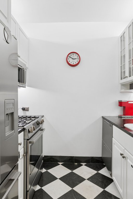 250 East 54th Street, Unit 21D photo 3