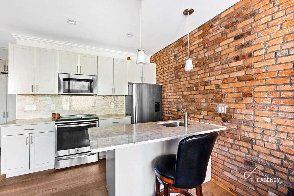 306 East 15th Street, Unit 4R photo 2