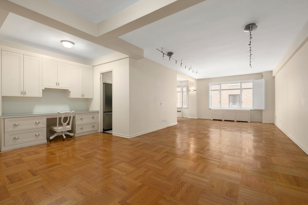 65 East 76th Street, Unit 2E photo 2