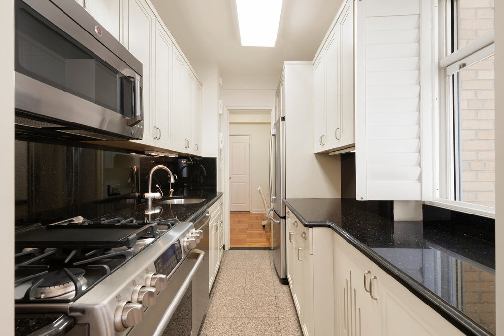 65 East 76th Street, Unit 2E photo 5