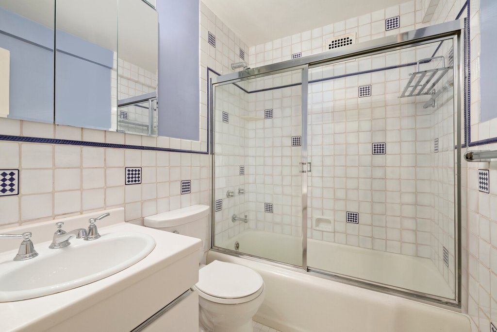 65 East 76th Street, Unit 2E photo 6