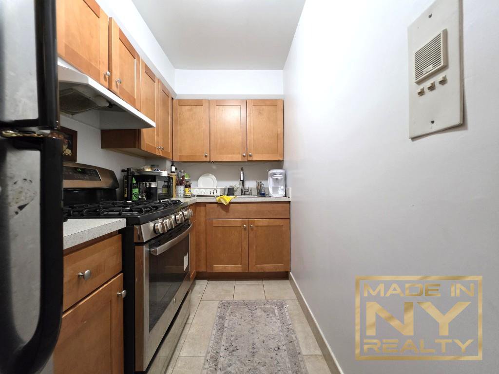 327 West 30th Street, Unit 3E