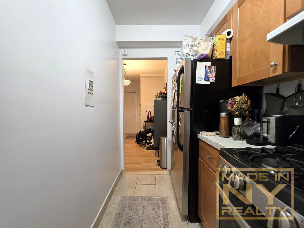 327 West 30th Street, Unit 3E photo 2