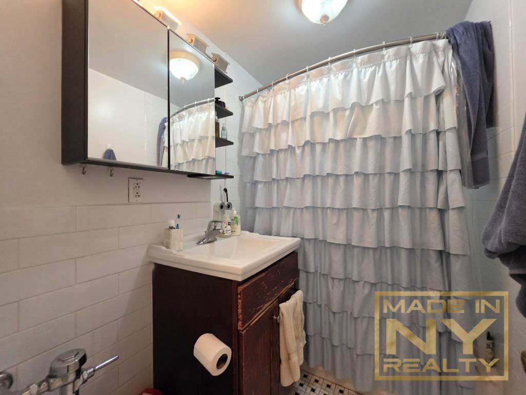 327 West 30th Street, Unit 3E photo 5