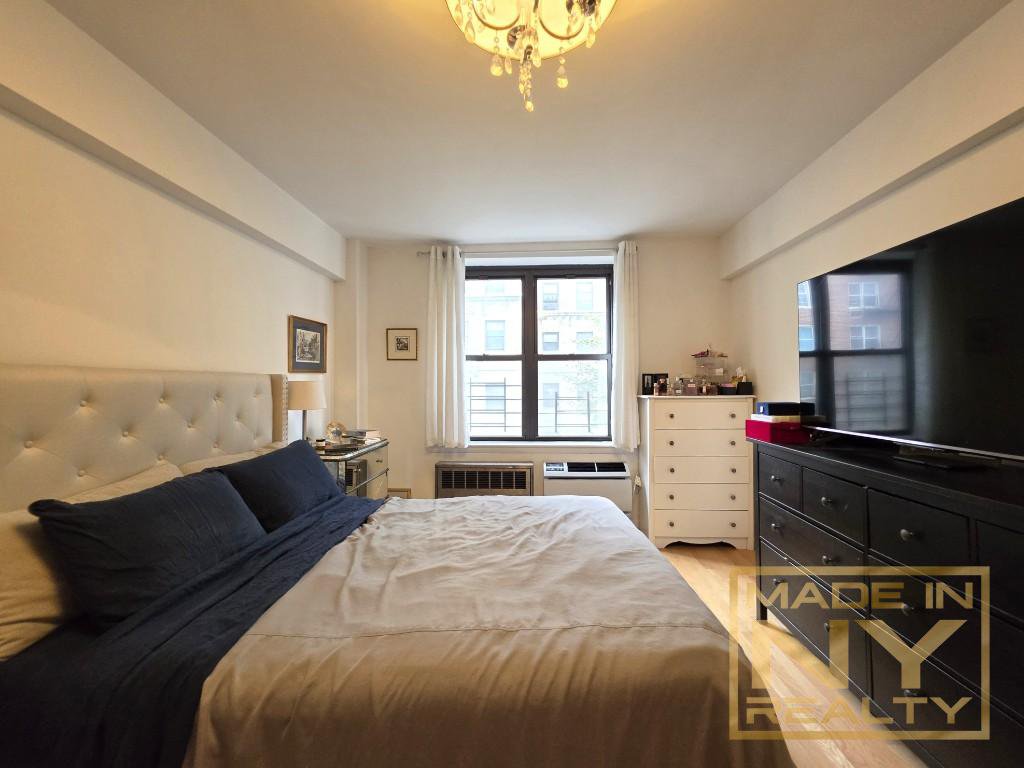 327 West 30th Street, Unit 3E photo 6