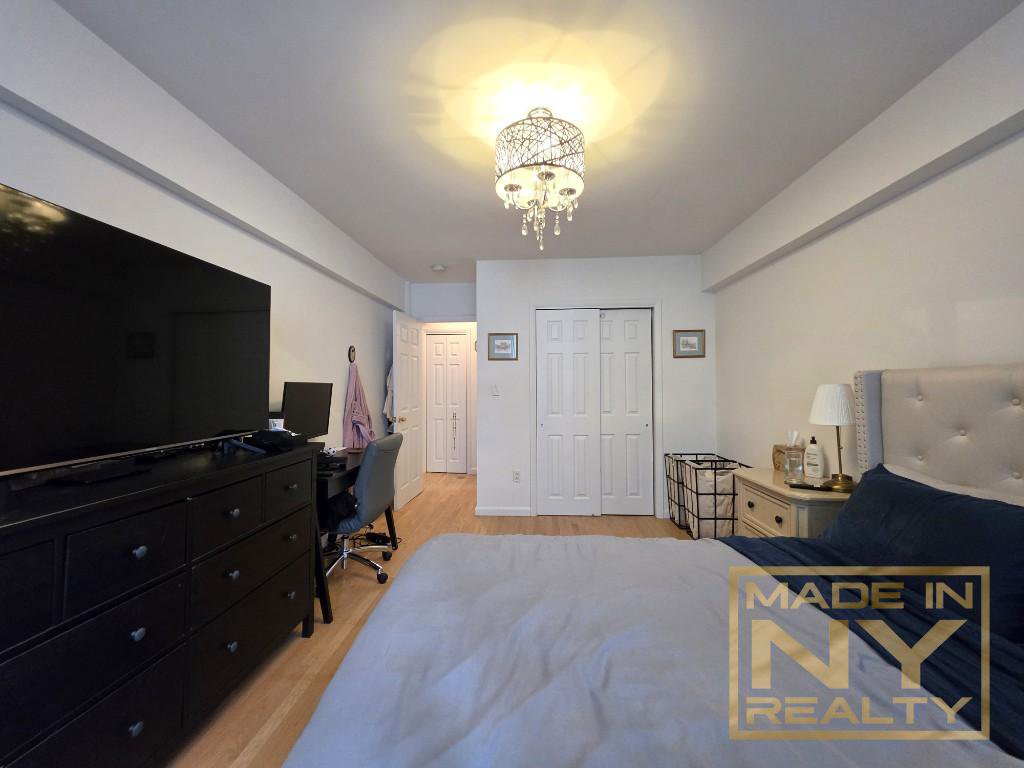 327 West 30th Street, Unit 3E photo 7