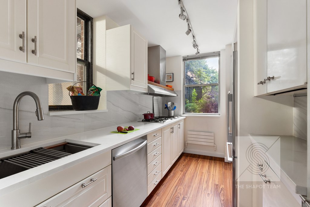 12 Beekman Place, Unit 1CD photo 6