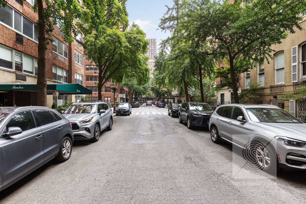 12 Beekman Place, Unit 1CD photo 13