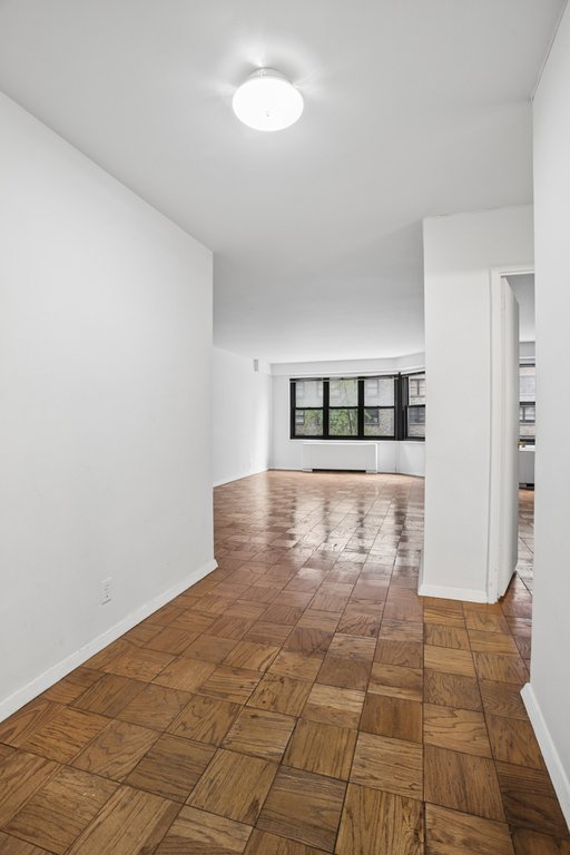 220 East 57th Street, Unit 4H photo 6