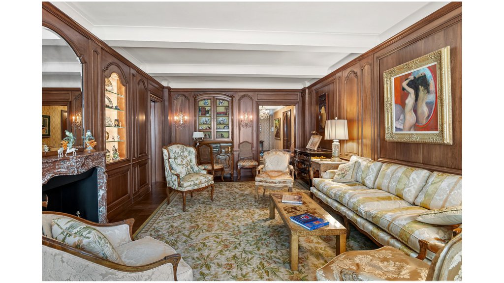 30 Beekman Place, Unit 8D photo 2