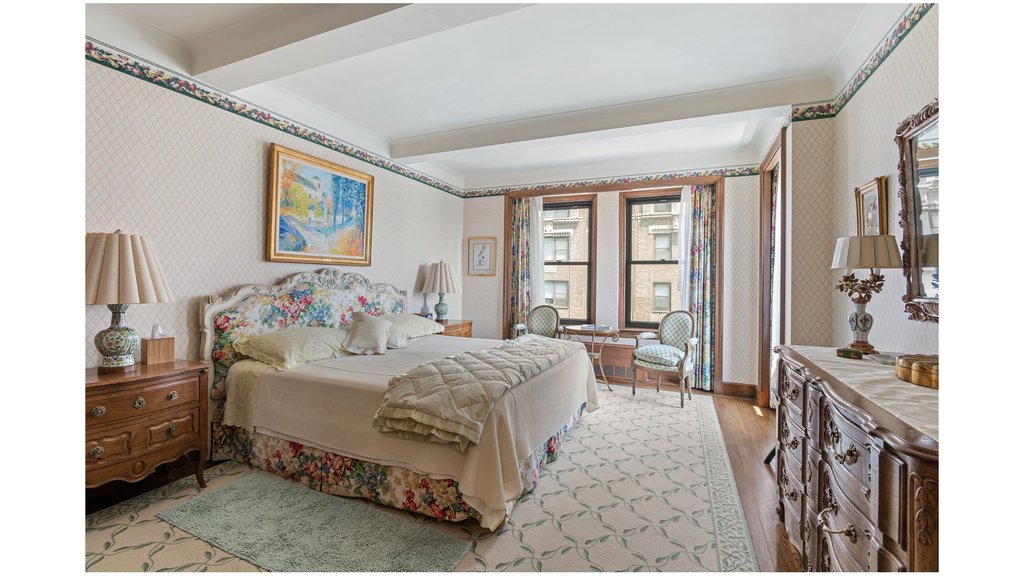 30 Beekman Place, Unit 8D photo 4