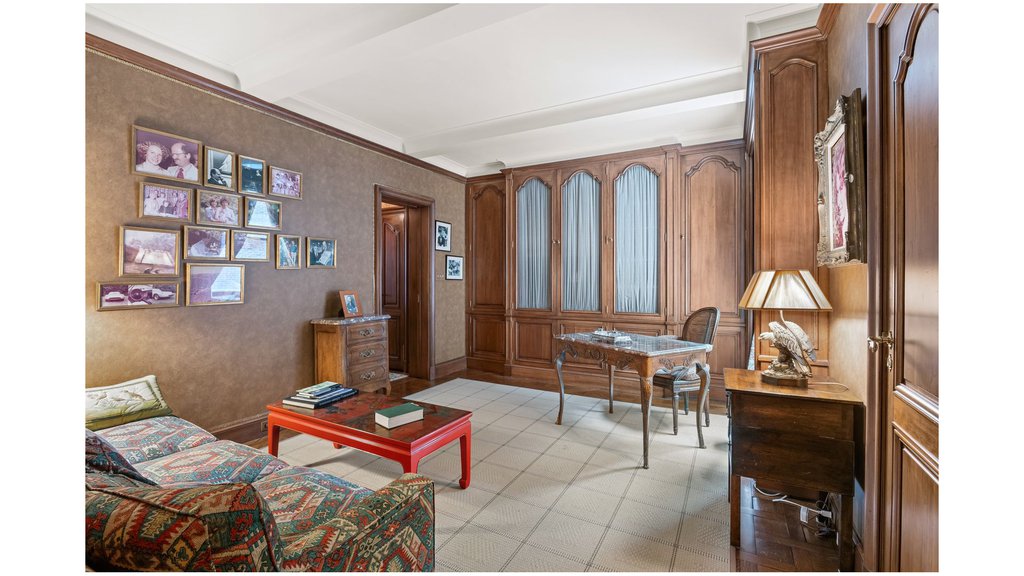 30 Beekman Place, Unit 8D photo 5