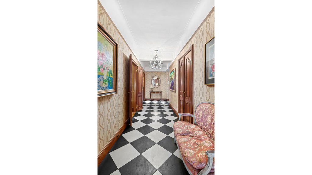 30 Beekman Place, Unit 8D photo 6