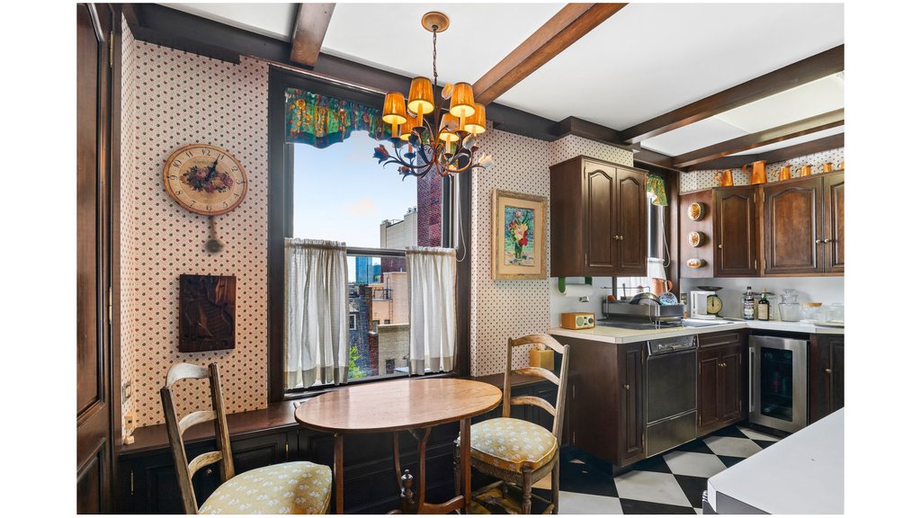30 Beekman Place, Unit 8D photo 8