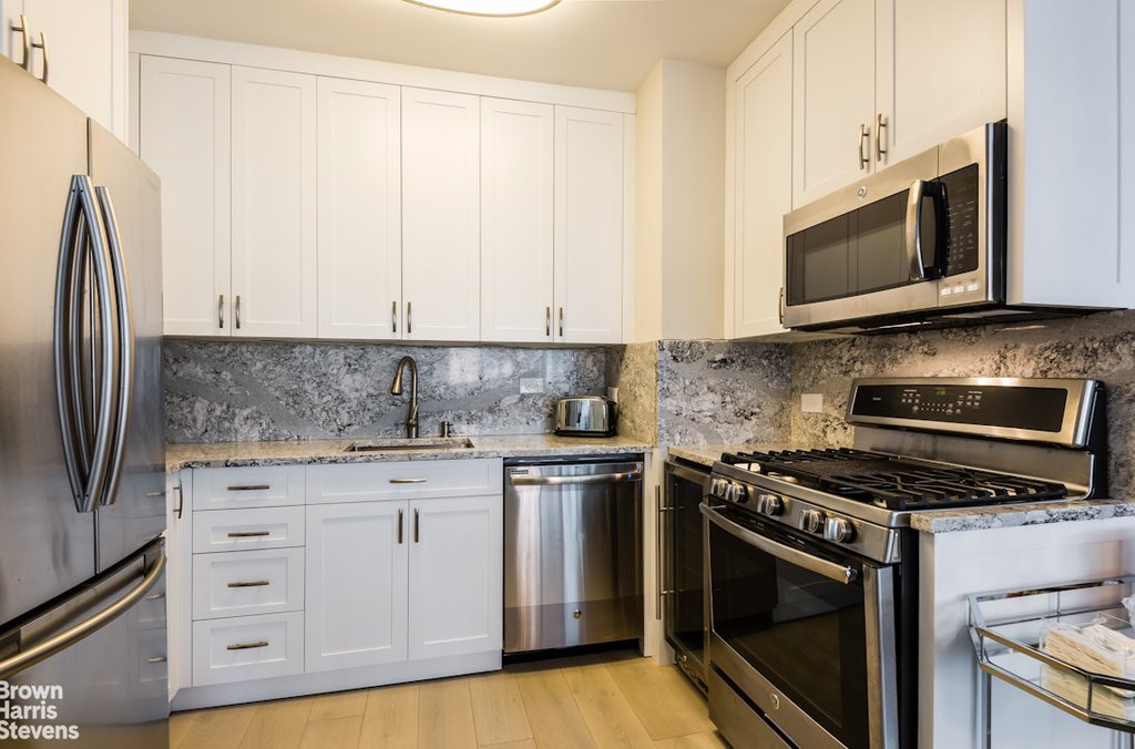 200 East 61st Street, Unit 16E photo 4