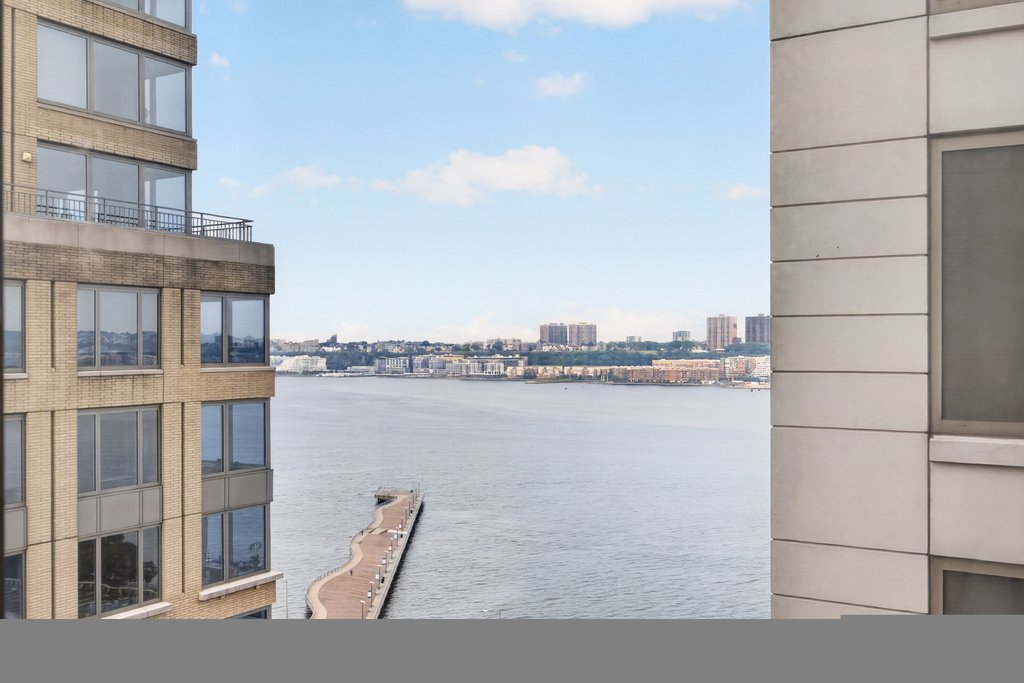 240 Riverside Boulevard, Unit 14F photo 5
