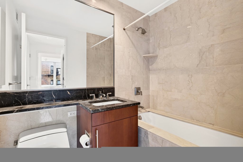 240 Riverside Boulevard, Unit 14F photo 6
