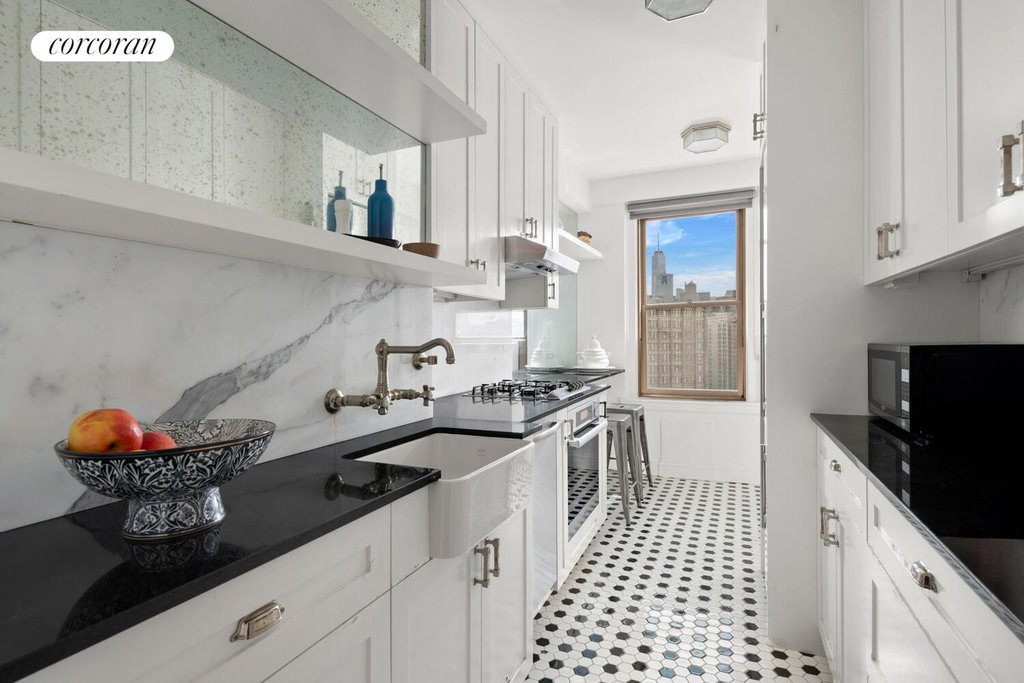 136 Waverly Place, Unit 14E photo 6