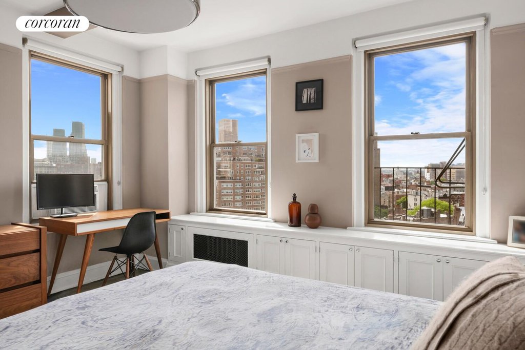 136 Waverly Place, Unit 14E photo 8
