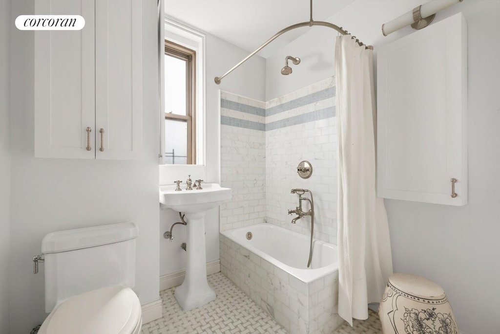 136 Waverly Place, Unit 14E photo 10